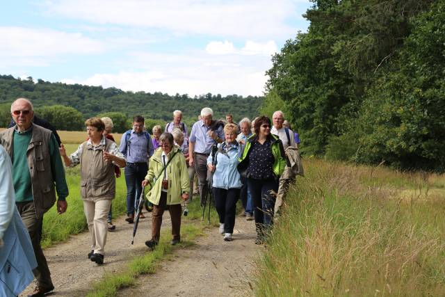 Taufengelwanderung mit Superintendentin Katharina Henking von Lechstedt nach Heinde