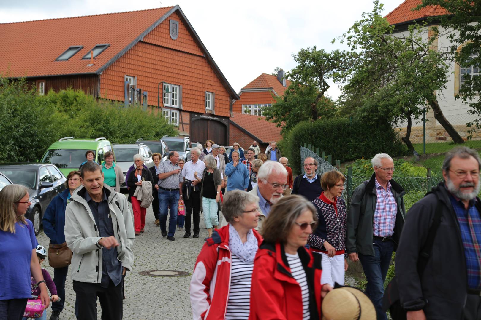 Taufengelwanderung mit Superintendentin Katharina Henking von Lechstedt nach Heinde