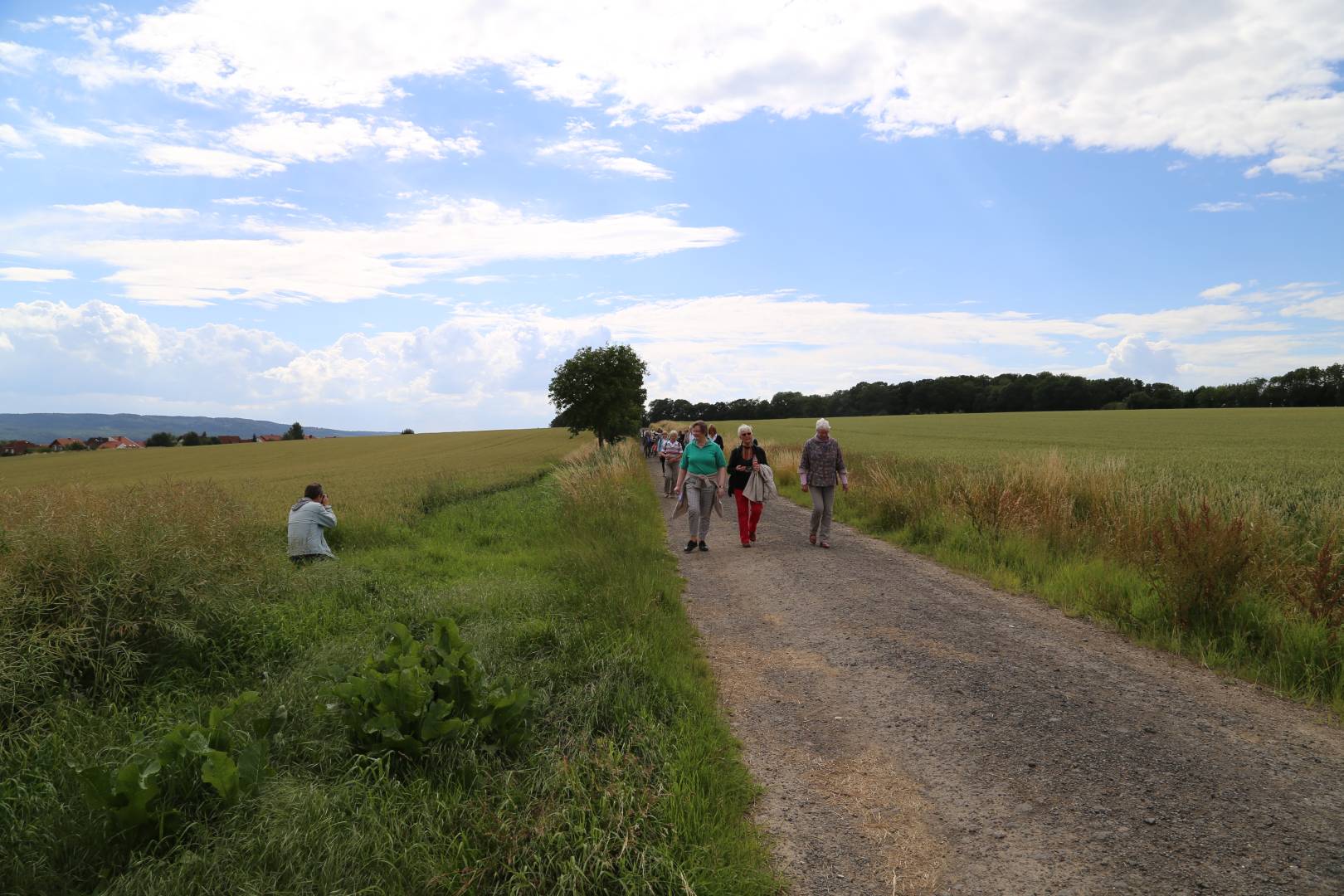 Taufengelwanderung mit Superintendentin Katharina Henking von Lechstedt nach Heinde