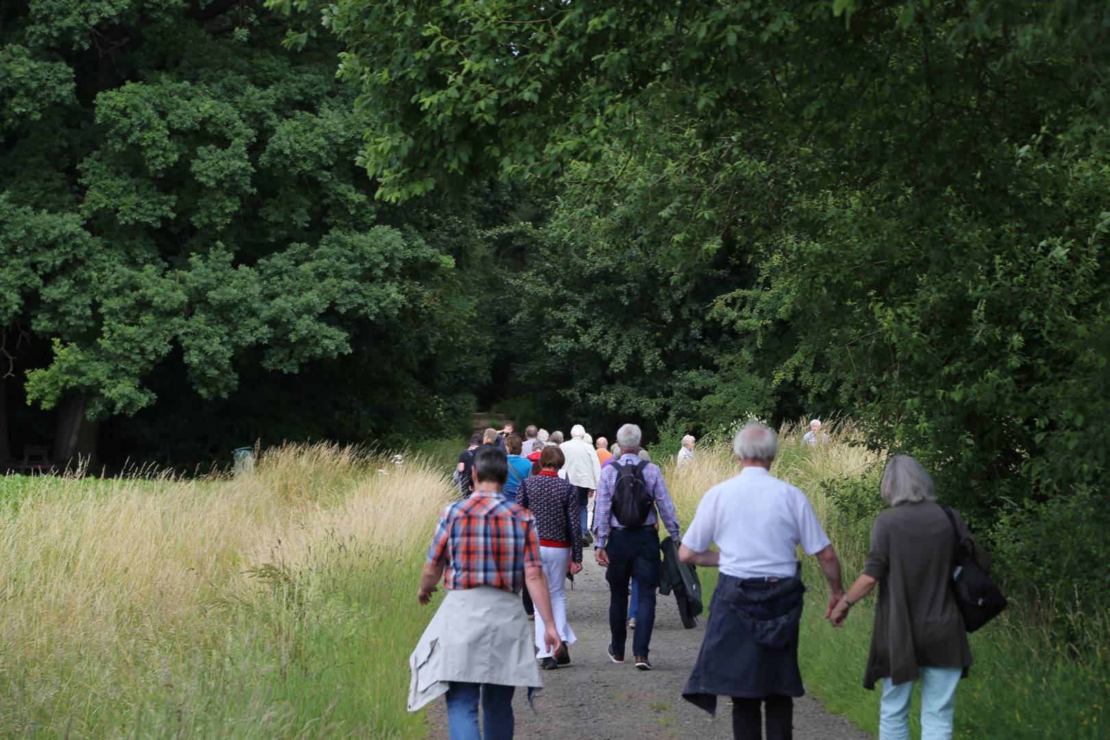 Taufengelwanderung mit Superintendentin Katharina Henking von Lechstedt nach Heinde