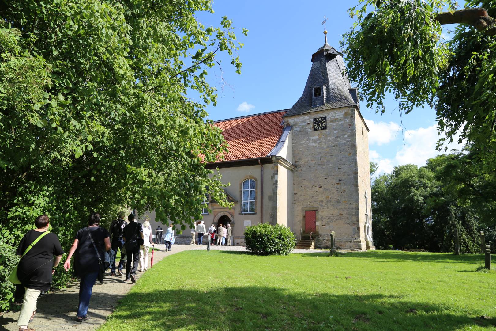 Taufengelwanderung mit Superintendentin Katharina Henking von Lechstedt nach Heinde