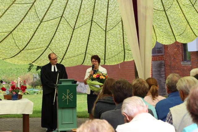 Gottesdienst unter dem Fallschirm in Lübrechtsen