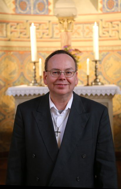 Jörg Abelmann predigt in der St. Franziskuskirche in Coppengrave