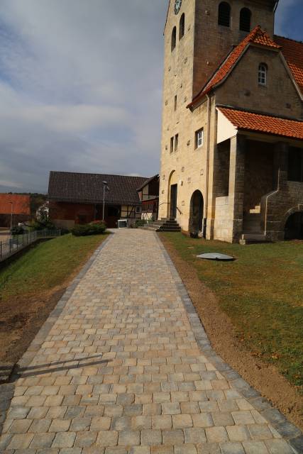 Zuwegung zur St. Franziskuskirche fertiggestellt