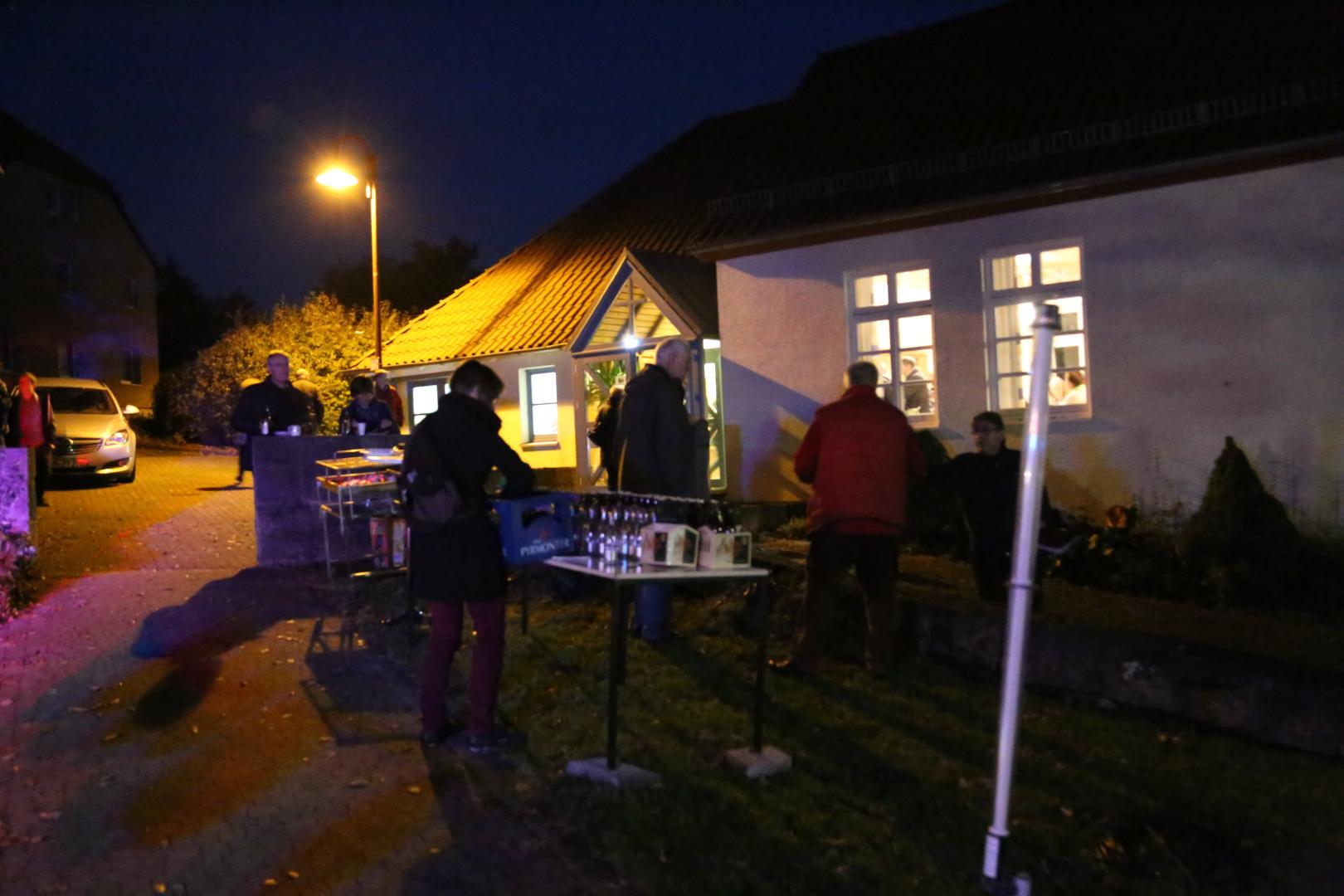 Pflanzen eines Apfelbaumes zum Lutherjahr vor der St. Katharinenkirche