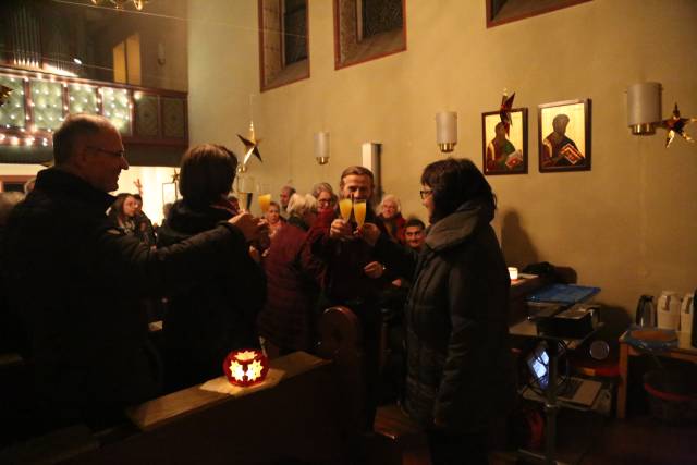 Lichtergottesdienst in der St. Franziskuskirche mit Start Lutheraktion: "Handschriftliche Bibel"