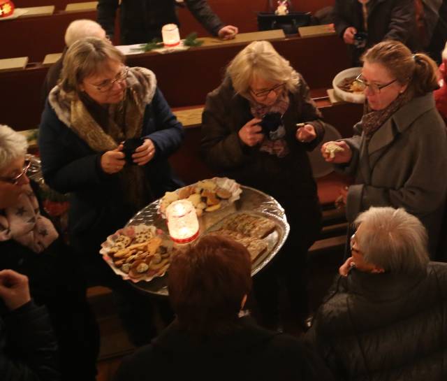 Lichtergottesdienst in der St. Franziskuskirche mit Start Lutheraktion: "Handschriftliche Bibel"