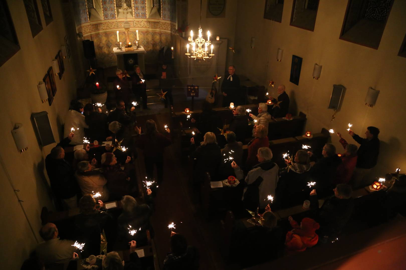 Lichtergottesdienst in der St. Franziskuskirche mit Start Lutheraktion: "Handschriftliche Bibel"