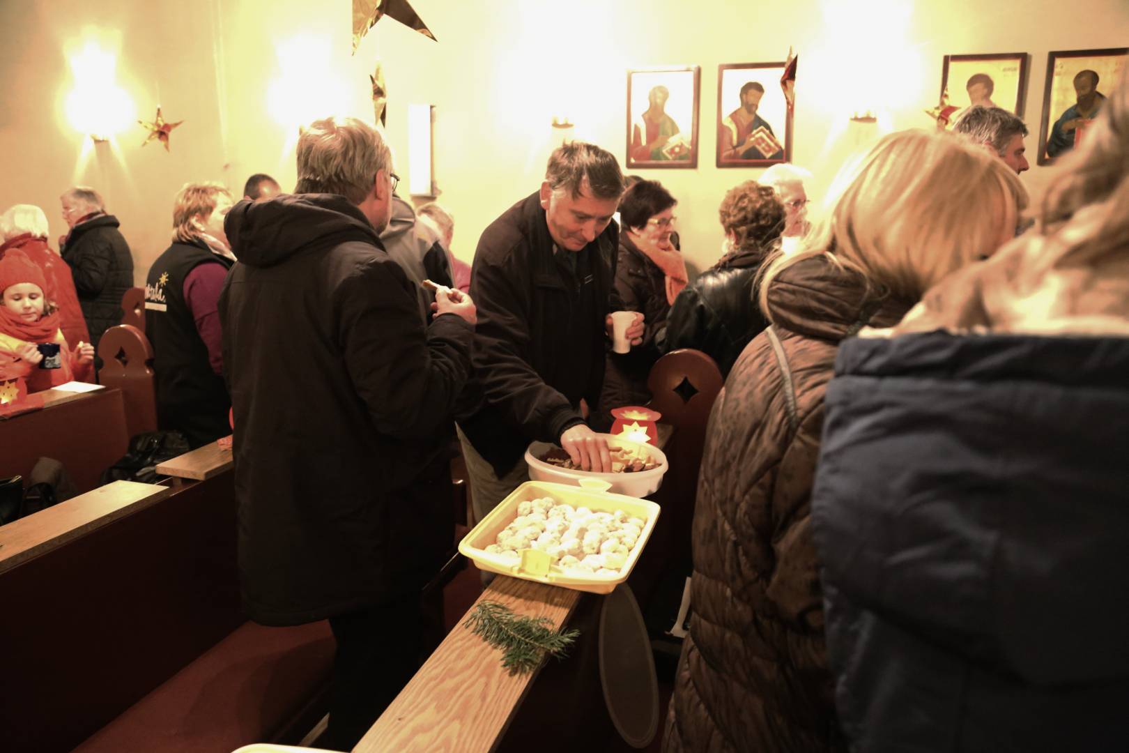 Lichtergottesdienst in der St. Franziskuskirche mit Start Lutheraktion: "Handschriftliche Bibel"