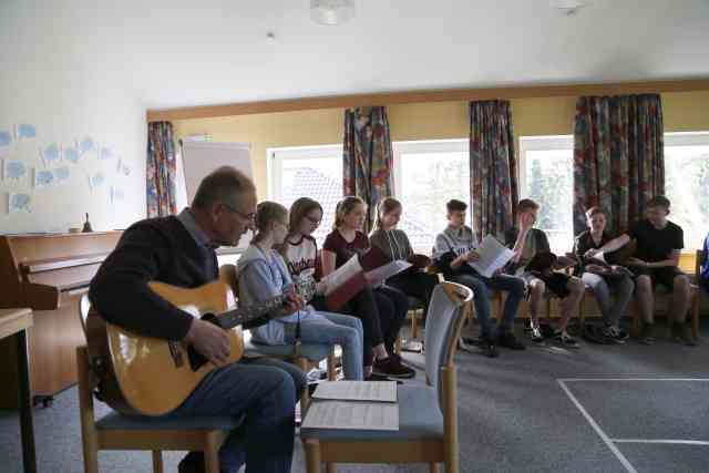 Vorbereitung des Vorstellungsgottesdienst der Konfirmanden in Krelingen