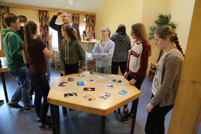 Vorbereitung des Vorstellungsgottesdienst der Konfirmanden in Krelingen