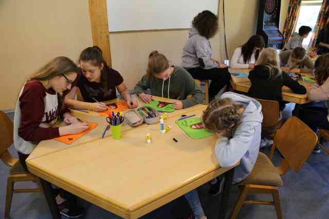 Vorbereitung des Vorstellungsgottesdienst der Konfirmanden in Krelingen