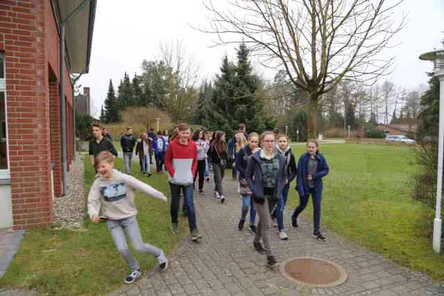 Vorbereitung des Vorstellungsgottesdienst der Konfirmanden in Krelingen