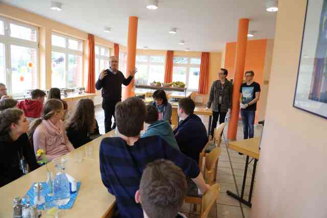 Vorbereitung des Vorstellungsgottesdienst der Konfirmanden in Krelingen