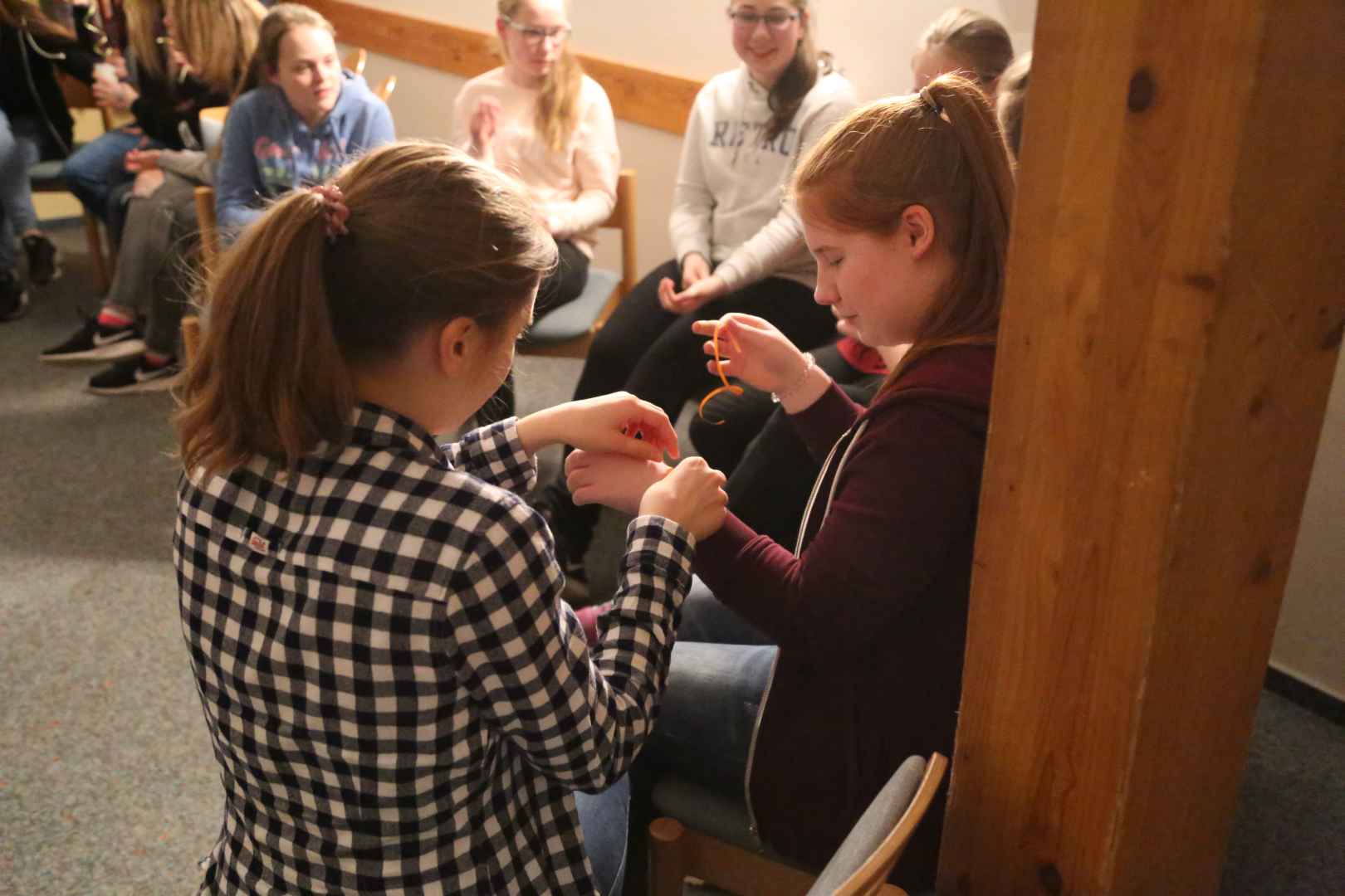 Vorbereitung des Vorstellungsgottesdienst der Konfirmanden in Krelingen