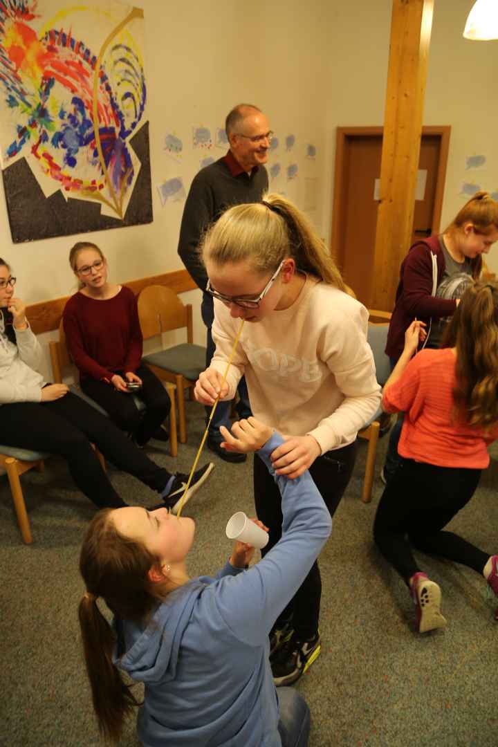 Vorbereitung des Vorstellungsgottesdienst der Konfirmanden in Krelingen