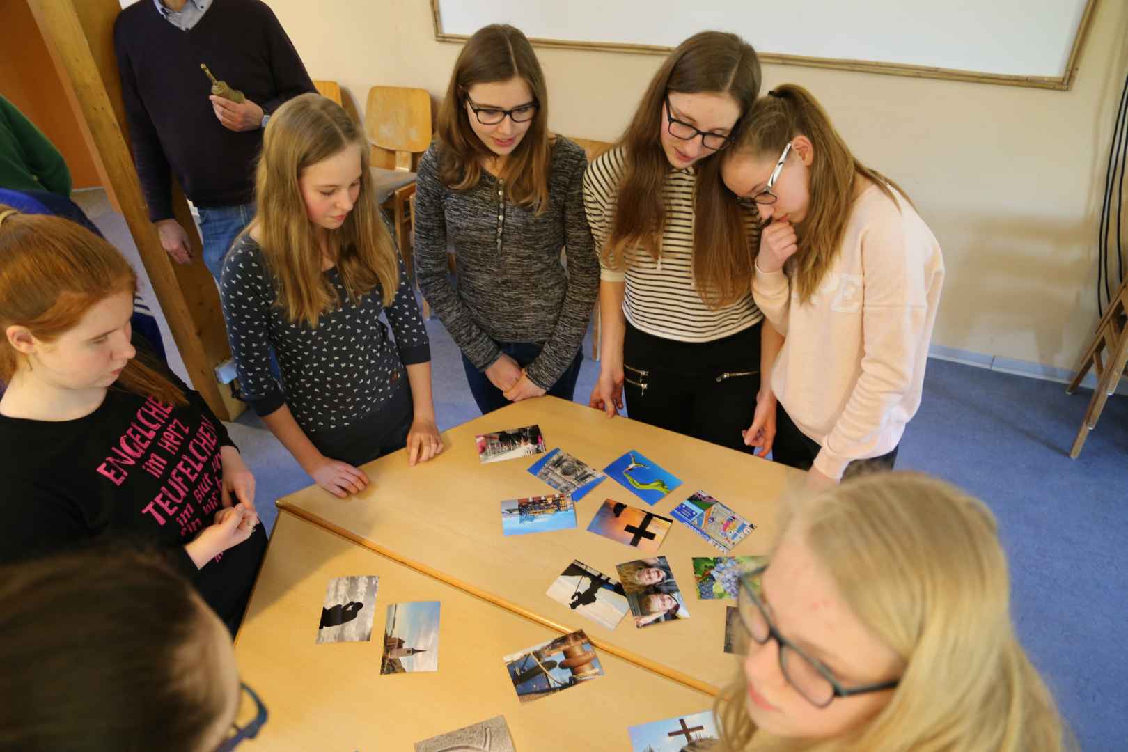 Vorbereitung des Vorstellungsgottesdienst der Konfirmanden in Krelingen