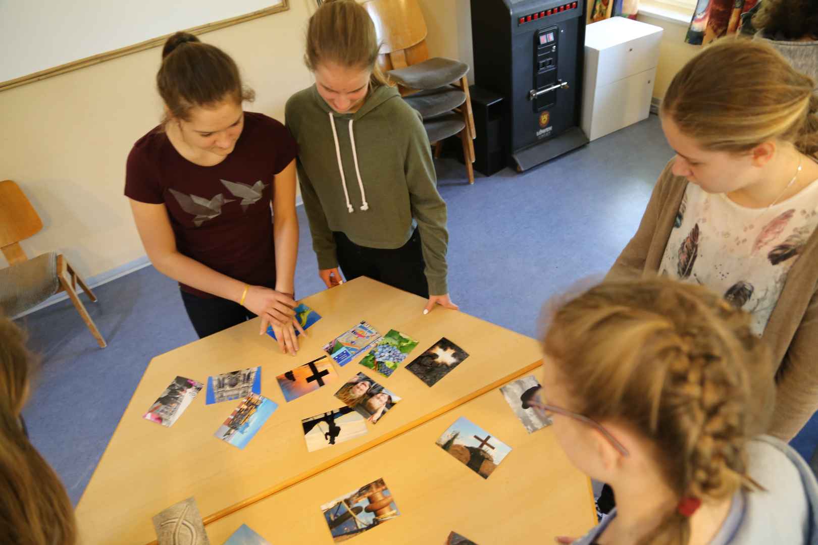 Vorbereitung des Vorstellungsgottesdienst der Konfirmanden in Krelingen