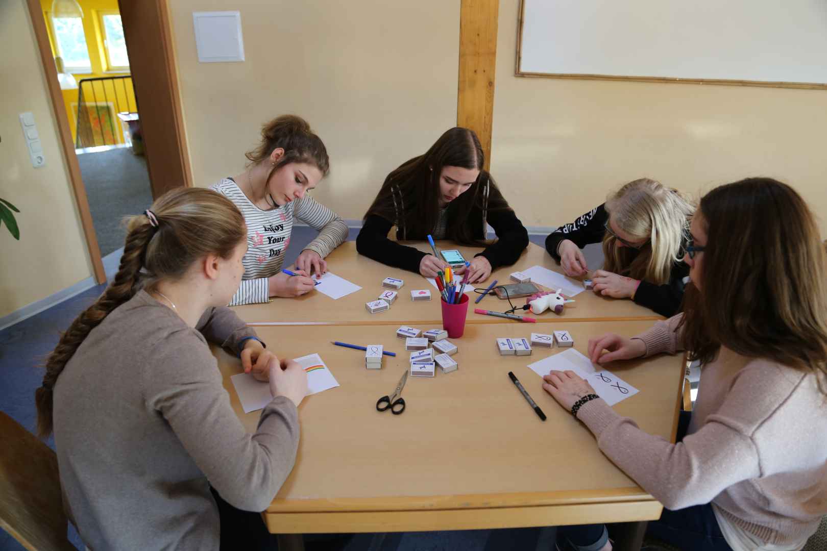 Vorbereitung des Vorstellungsgottesdienst der Konfirmanden in Krelingen