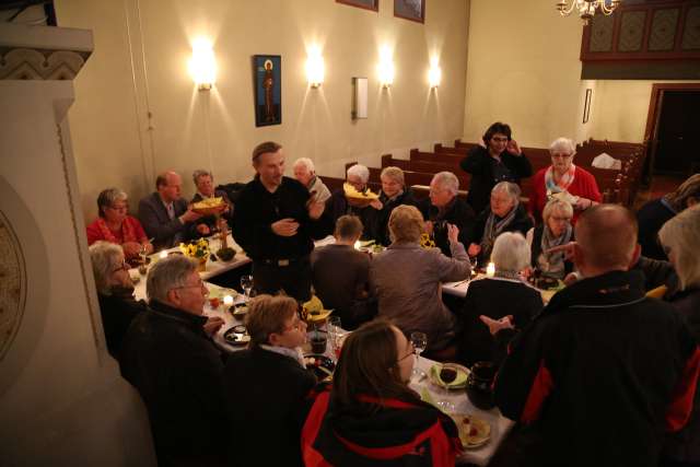 Tischabendmahl am Gründonnerstag in der St. Franziskuskirche