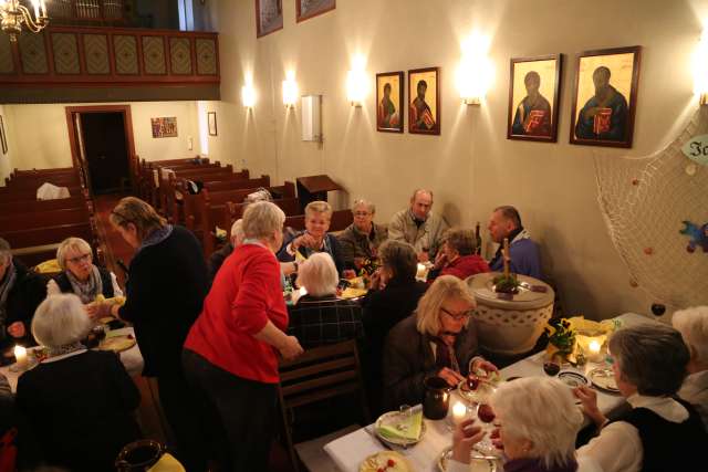 Tischabendmahl am Gründonnerstag in der St. Franziskuskirche