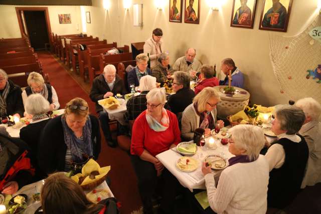 Tischabendmahl am Gründonnerstag in der St. Franziskuskirche