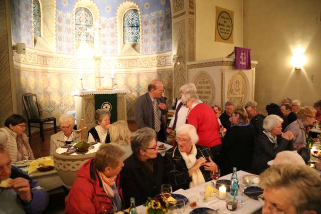 Tischabendmahl am Gründonnerstag in der St. Franziskuskirche