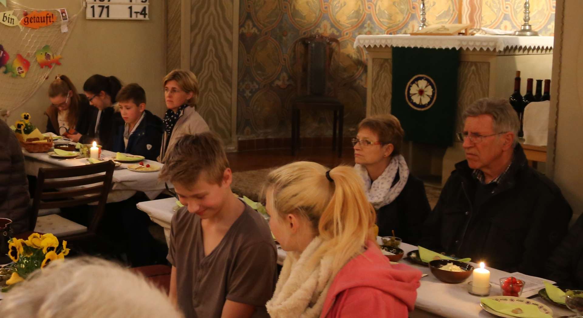 Tischabendmahl am Gründonnerstag in der St. Franziskuskirche