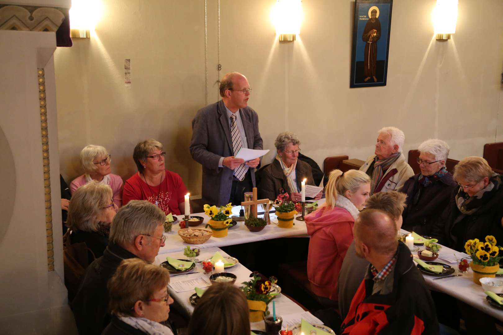 Tischabendmahl am Gründonnerstag in der St. Franziskuskirche