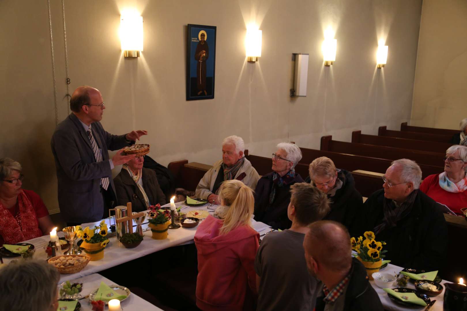 Tischabendmahl am Gründonnerstag in der St. Franziskuskirche