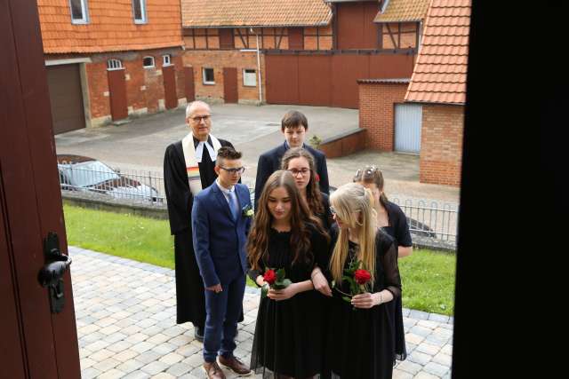 Konfirmation in der St. Franziskuskirche (ausführlich)