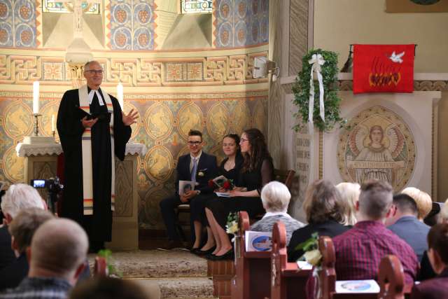 Konfirmation in der St. Franziskuskirche (ausführlich)