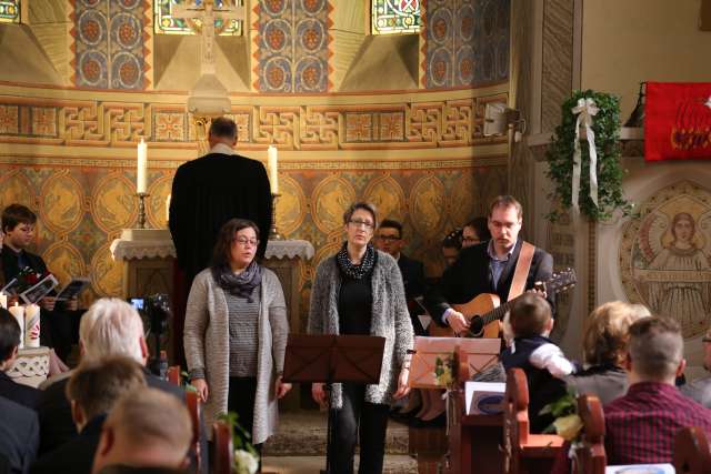 Konfirmation in der St. Franziskuskirche (ausführlich)