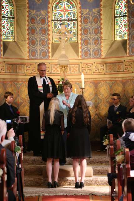 Konfirmation in der St. Franziskuskirche (ausführlich)