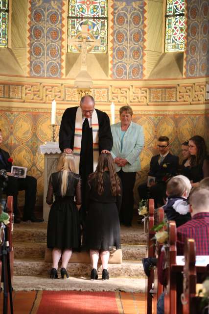 Konfirmation in der St. Franziskuskirche (ausführlich)