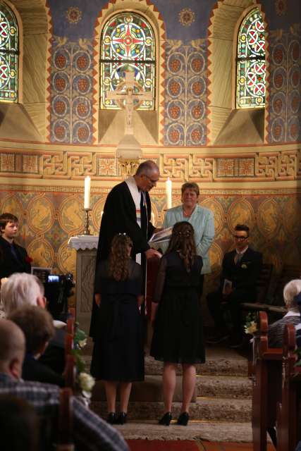 Konfirmation in der St. Franziskuskirche (ausführlich)