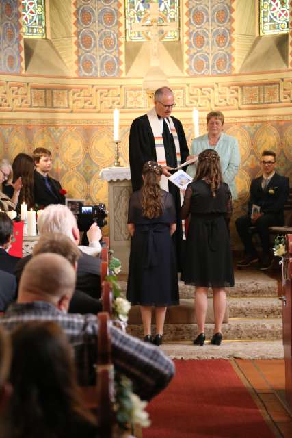 Konfirmation in der St. Franziskuskirche (ausführlich)