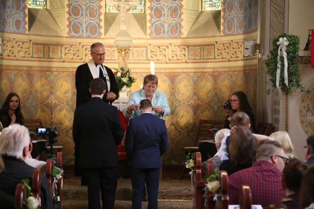 Konfirmation in der St. Franziskuskirche (ausführlich)