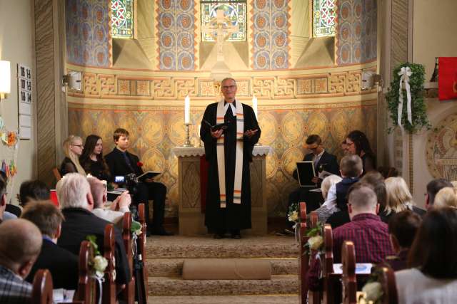 Konfirmation in der St. Franziskuskirche (ausführlich)