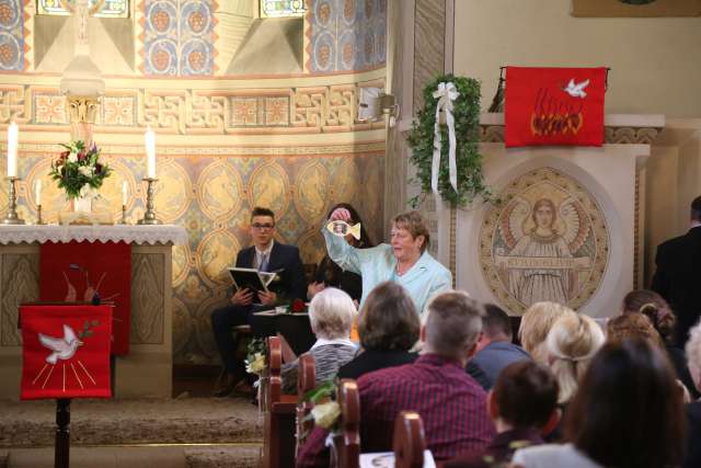 Konfirmation in der St. Franziskuskirche (ausführlich)