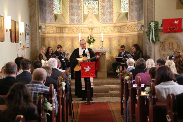 Konfirmation in der St. Franziskuskirche (ausführlich)