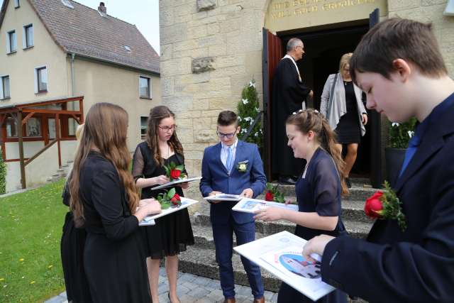 Konfirmation in der St. Franziskuskirche (ausführlich)