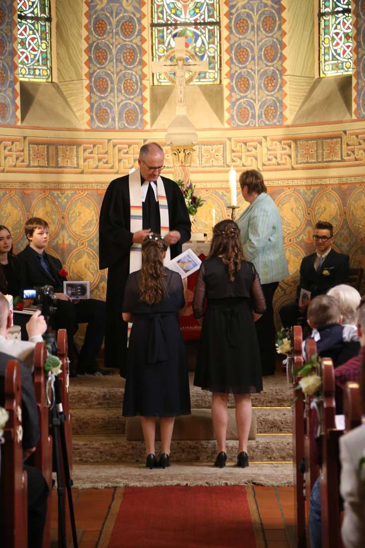 Konfirmation in der St. Franziskuskirche (ausführlich)