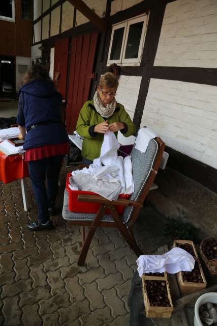 Sommerkirche in Capellenhagen mit Papier schöpfen