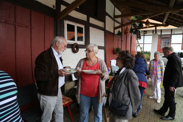 Sommerkirche in Capellenhagen mit Papier schöpfen