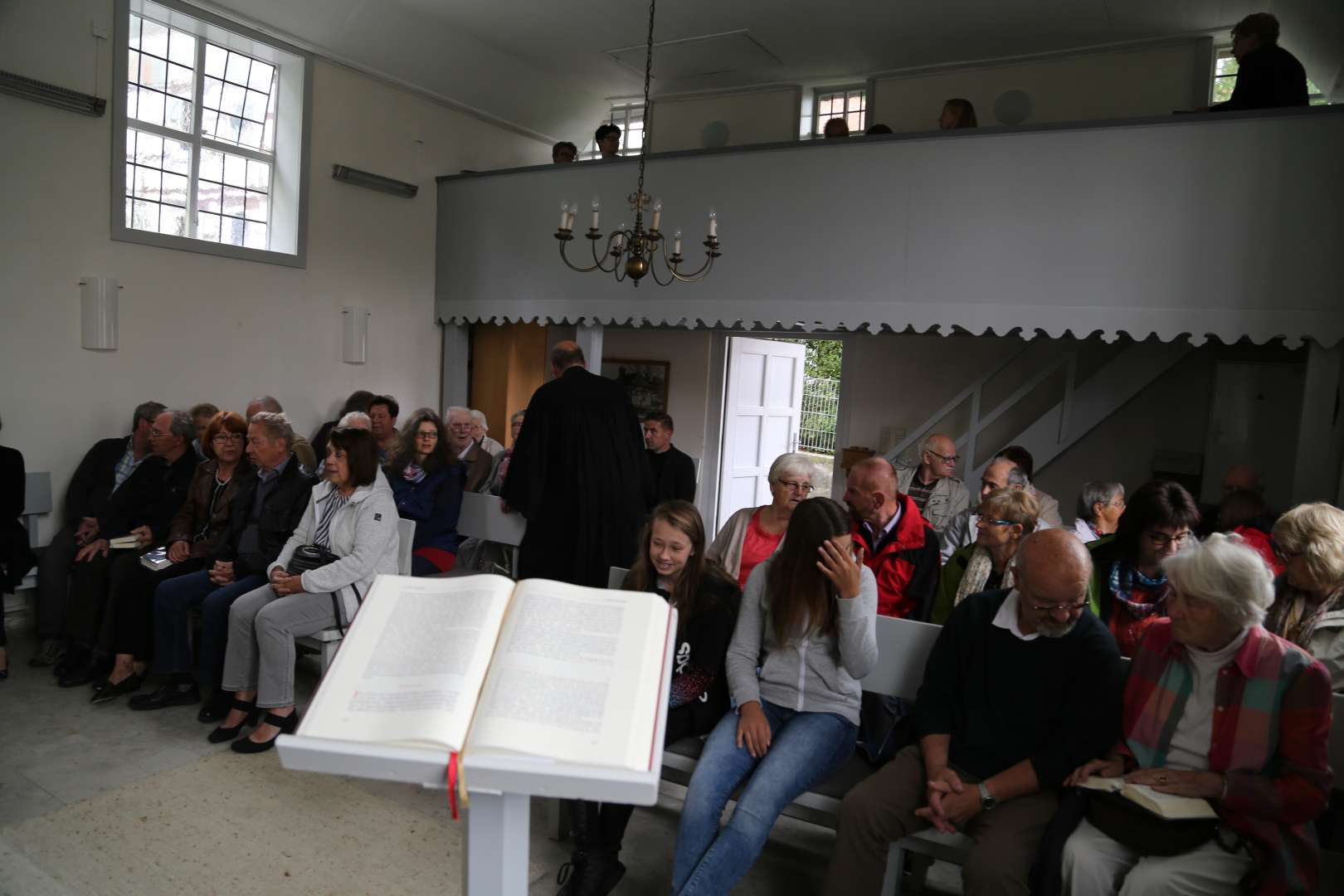 Sommerkirche in Capellenhagen mit Papier schöpfen