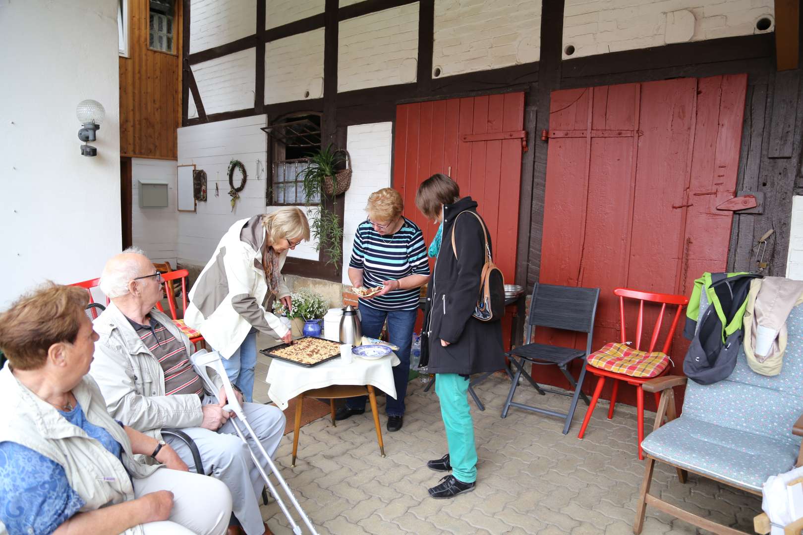 Sommerkirche in Capellenhagen mit Papier schöpfen