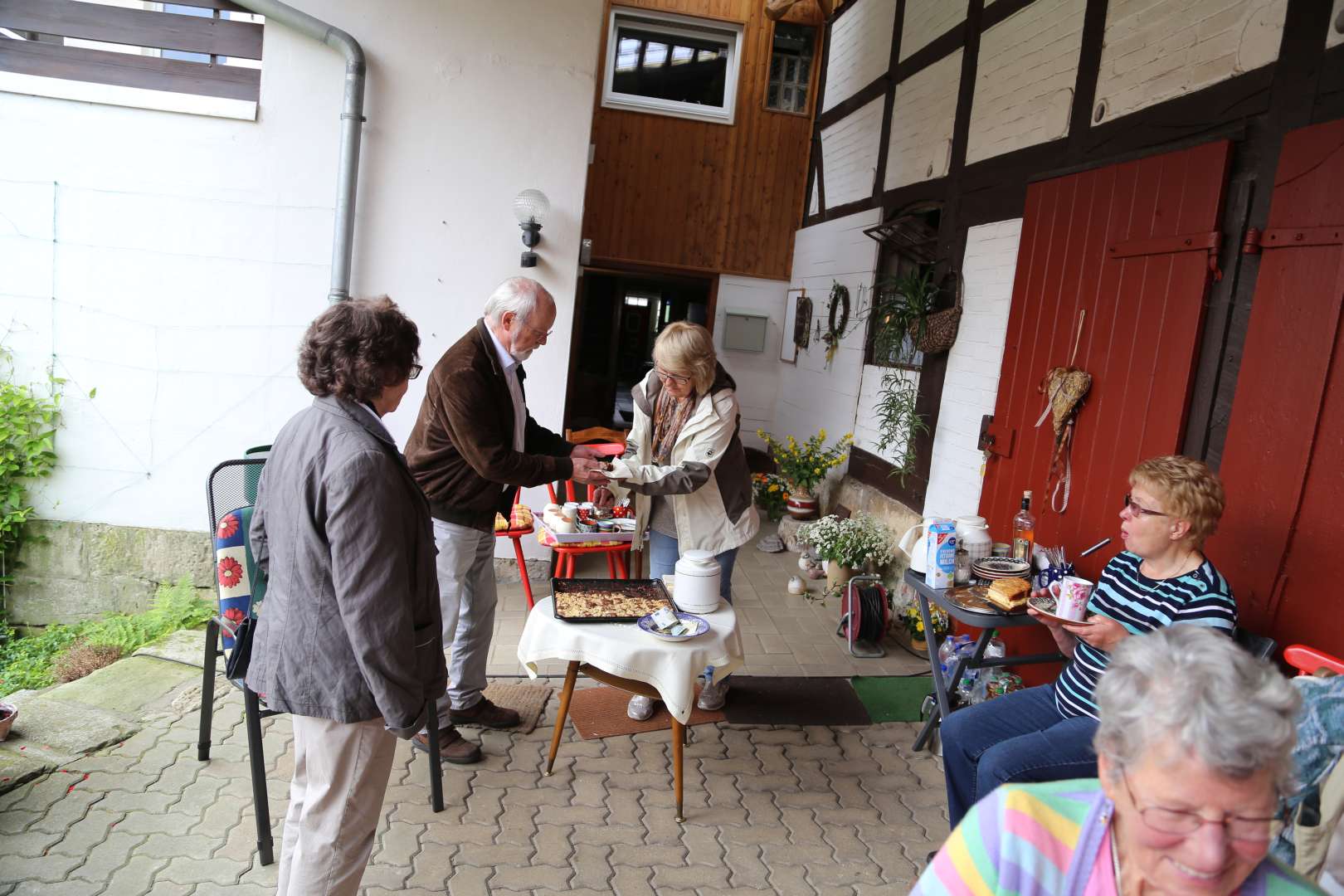 Sommerkirche in Capellenhagen mit Papier schöpfen