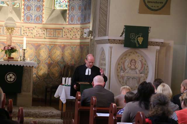 Tauferinnerung mit Taufe von Mia Hauptmann in der Sommerkirche in Coppengrave