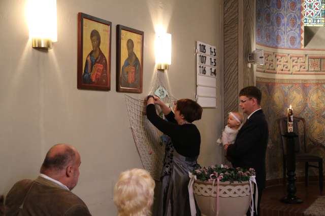 Tauferinnerung mit Taufe von Mia Hauptmann in der Sommerkirche in Coppengrave